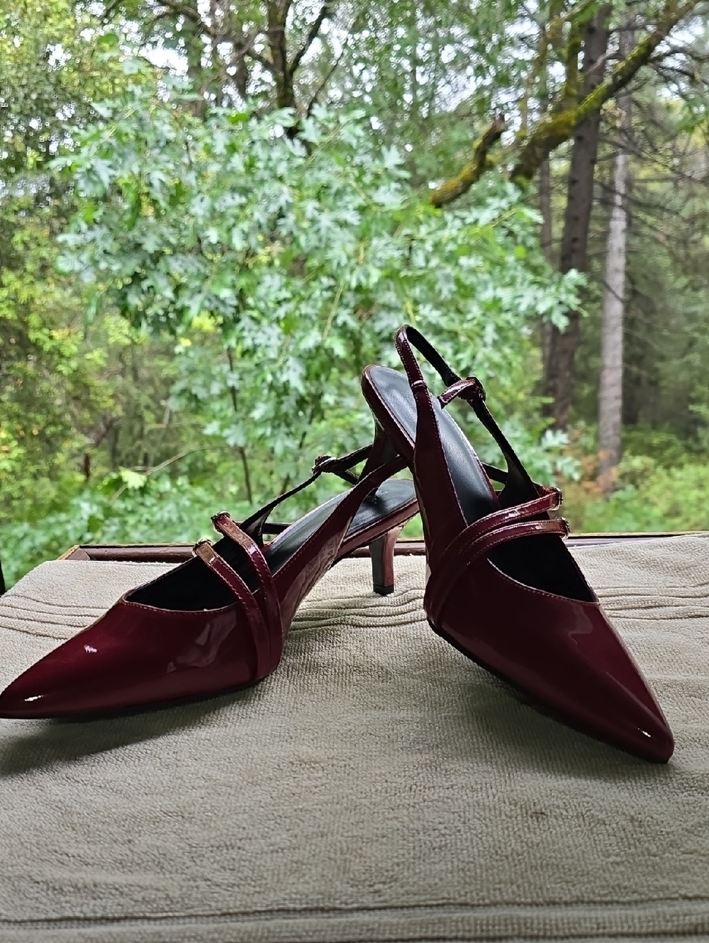 Women’s Slingback Pumps - Burgundy